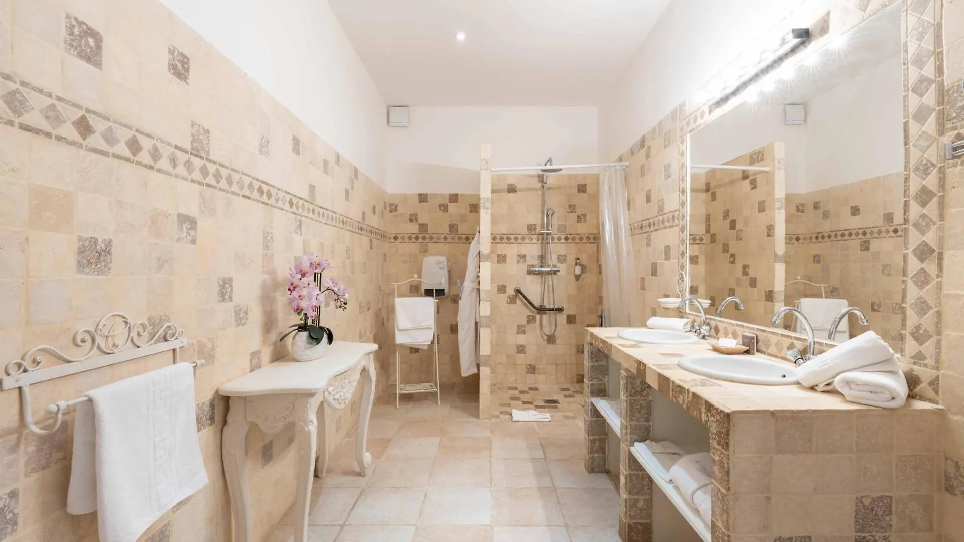 Hotel L'Orangeraie Ла Круа-Вальме 3*,  Франция