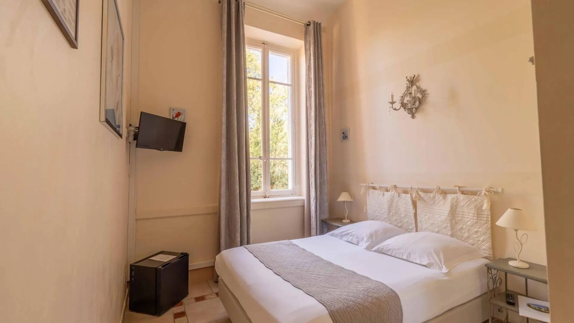 ***  Hotel L'Orangeraie Ла Круа-Вальме Франция
